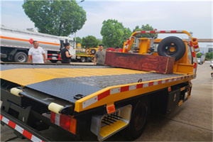 右江附近拖车电话号码服务